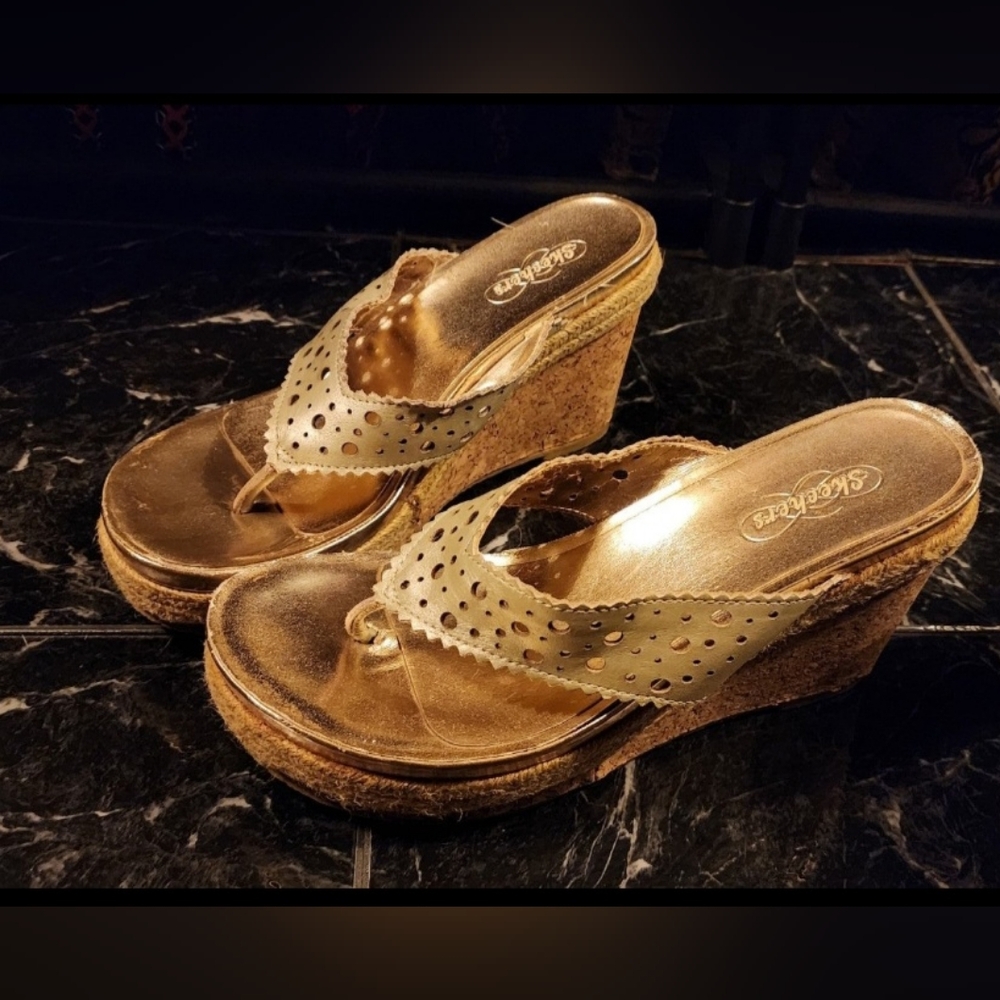 Women's Size 8 Gold Skecher Platform Sandals/Heels Great Condition!!